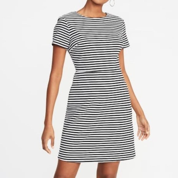 Old Navy Dresses & Skirts - Ponte-Knit Knee-Length Sheath Dress - Petite